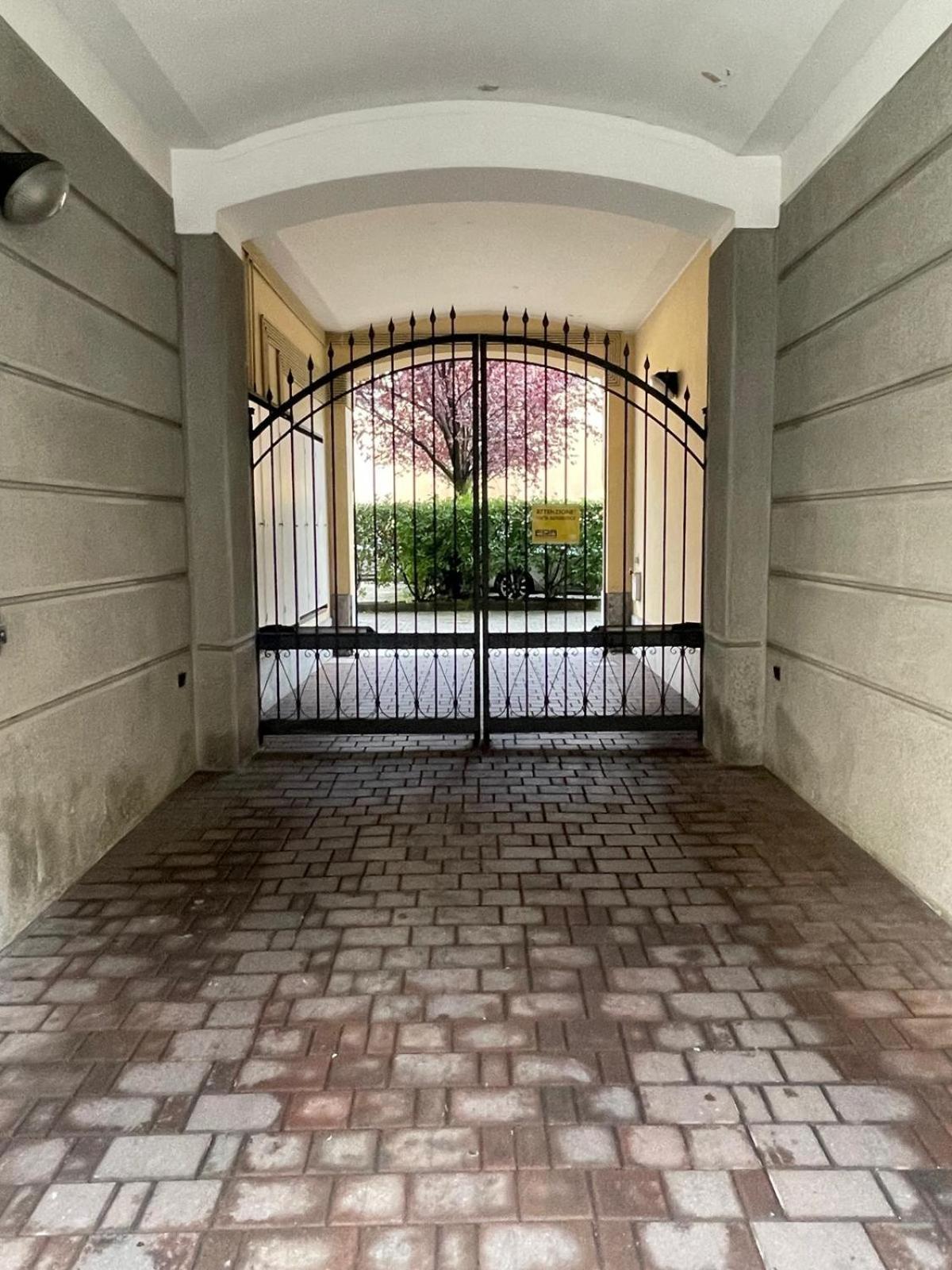 Gelsomino Appartamento Con Posto Auto Nel Centro Di Monza Buitenkant foto